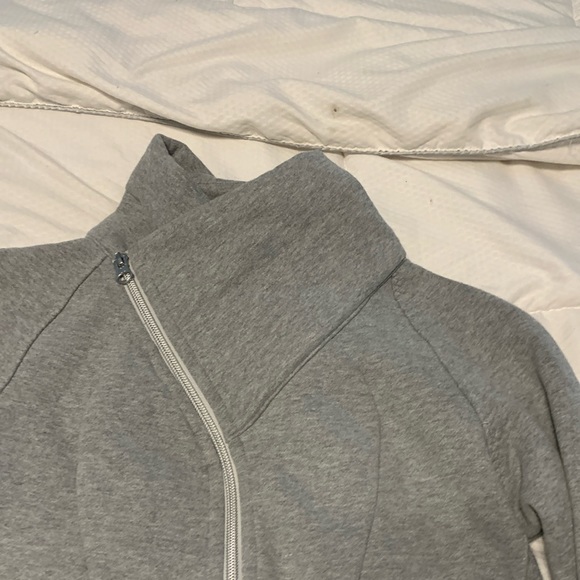 asymmetrical, funnel neck, Sz.2. (relaxed, fit). Fits more like a sz. 4. - Picture 4 of 6